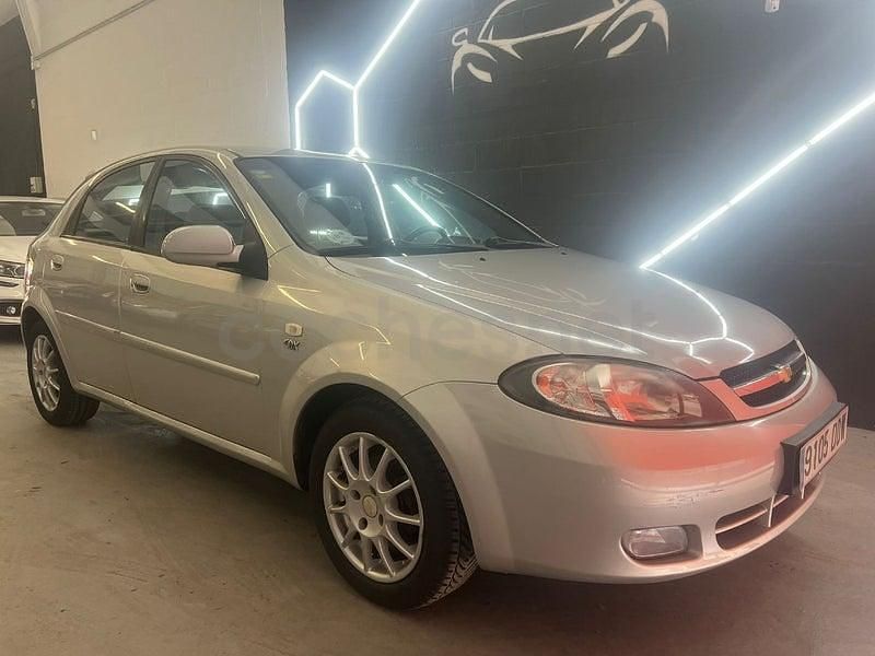 Usado Chevrolet Lacetti CDX 122 CV (89 kW) 2004 Gris / plata Berlina