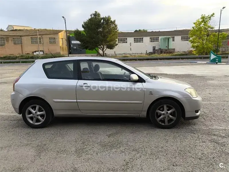 Usado Toyota Corolla Sol 116 CV (85 kW) 2004 Gris / plata Berlina