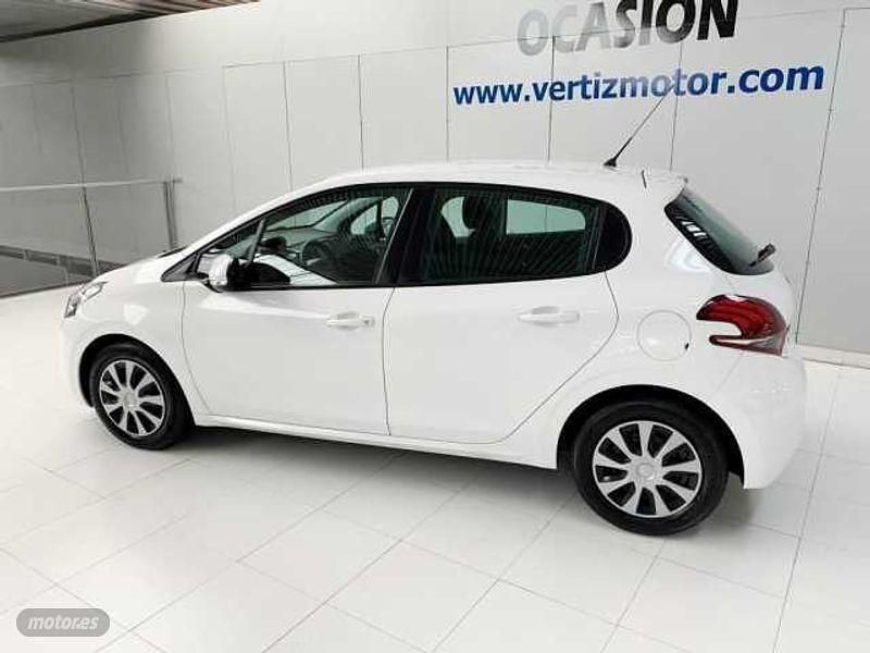 Usado Peugeot 208 Active 75 CV (55 kW) 2018 Blanco Utilitario