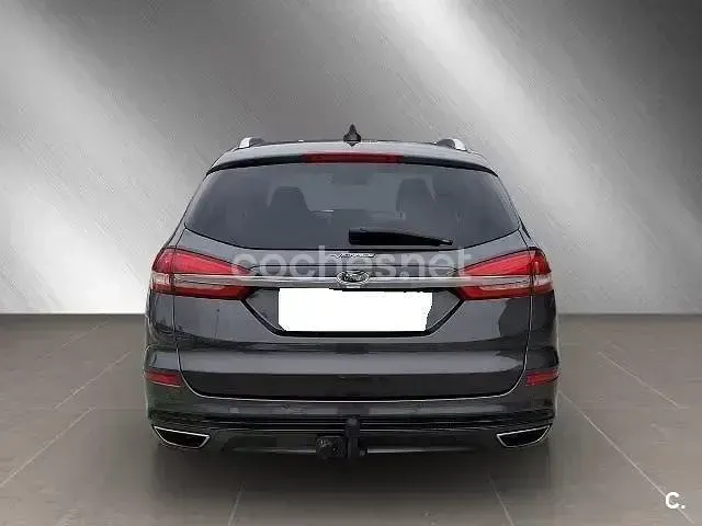 Usado Ford Mondeo Vignale 187 CV (137 kW) 2020 Gris / plata Berlina