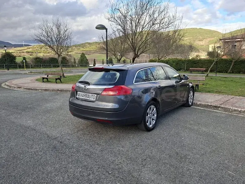 Usado Opel Insignia Excellence 130 CV (95 kW) 2012 Gris / plata Familiar