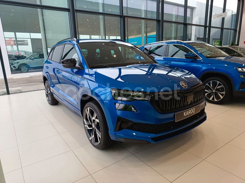Azul Usado 2025 Skoda Karoq SportLine SUV | 33.900 € - Imagen 1/4