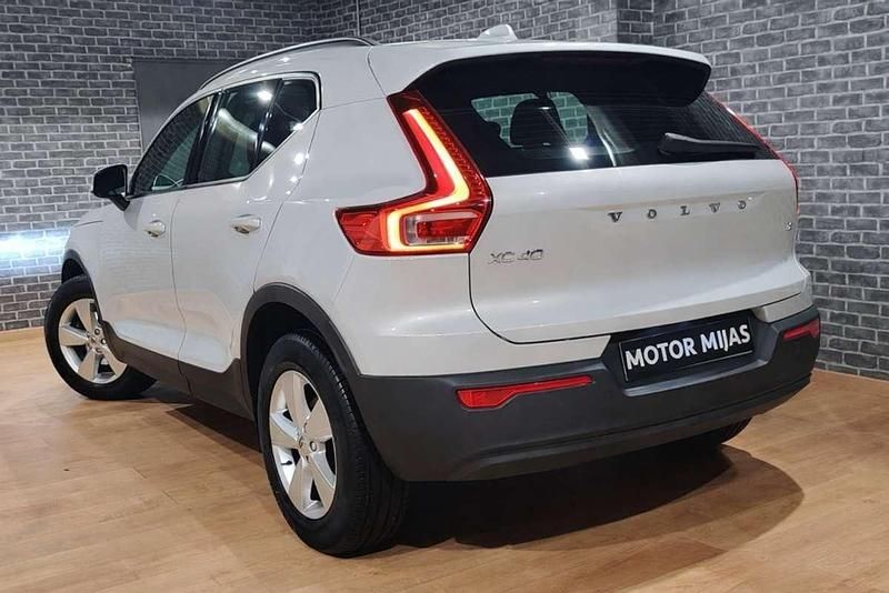 Usado Volvo XC40 Momentum 129 CV (94 kW) 2021 Gris SUV
