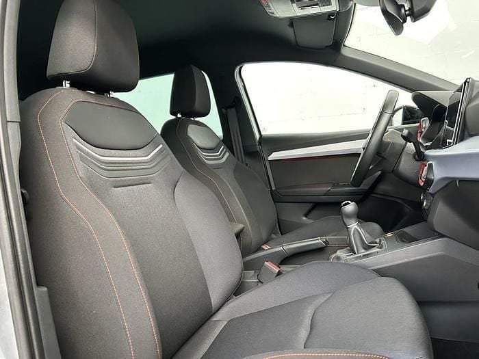 Usado Seat Ibiza FR 110 CV (80 kW) 2023 Gris plata Utilitario
