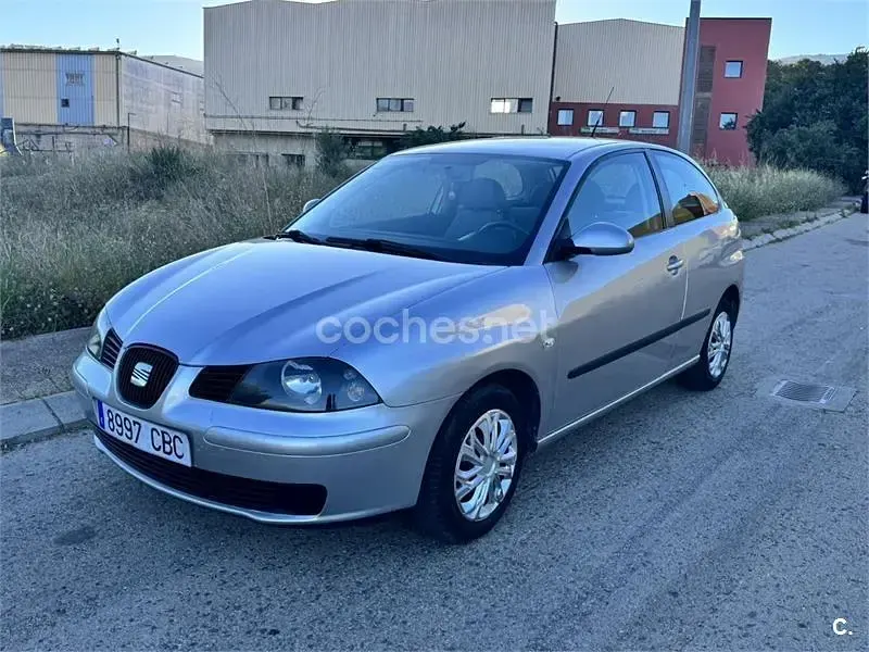 Usado Seat Ibiza Stella 75 CV (55 kW) 2002 Gris / plata Utilitario