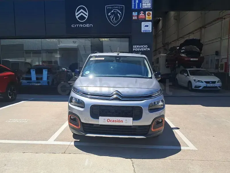 Usado Citroën Berlingo Shine 130 CV (95 kW) 2021 Gris / plata Monovolumen