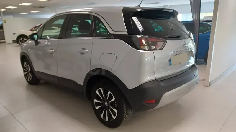 Usado Opel Crossland Elegance 110 CV (80 kW) 2024 Gris / plata SUV