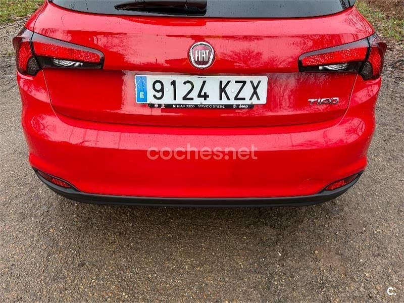 Usado Fiat Tipo 120 CV (88 kW) 2019 Rojo Berlina