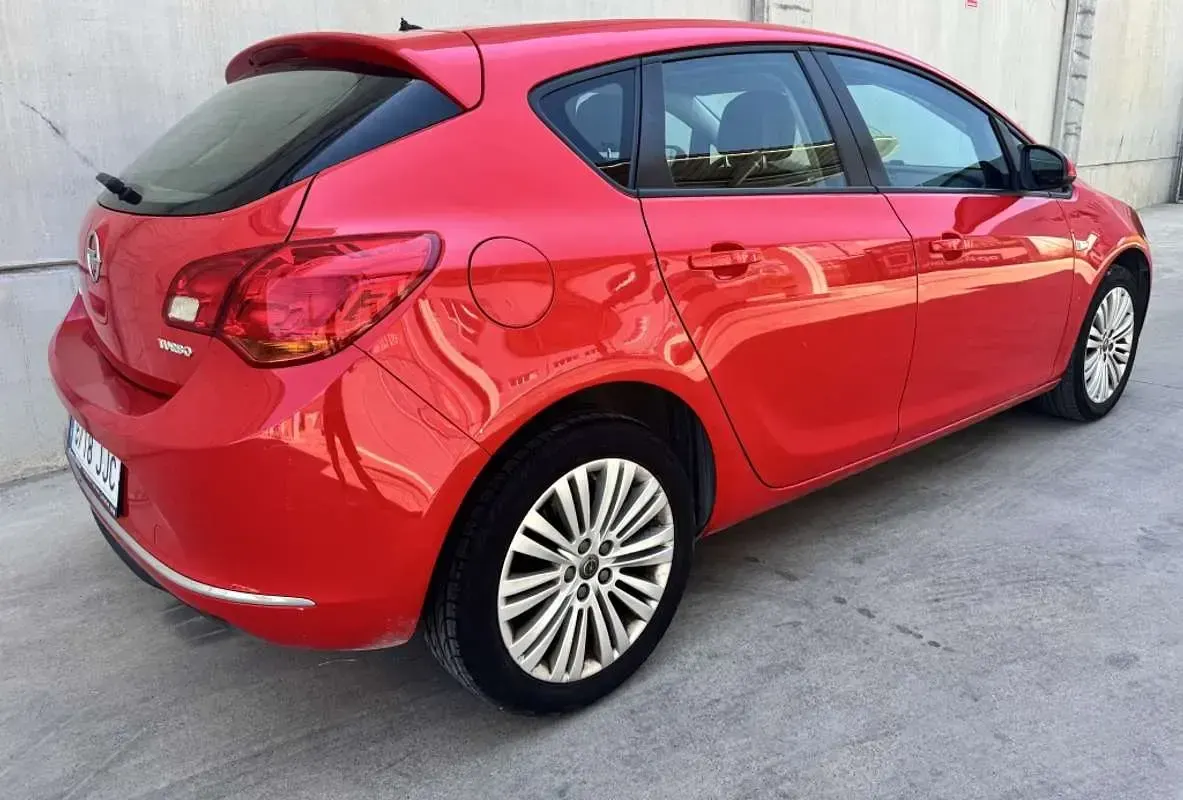Usado Opel Astra Excellence 140 CV (102 kW) 2015 Utilitario