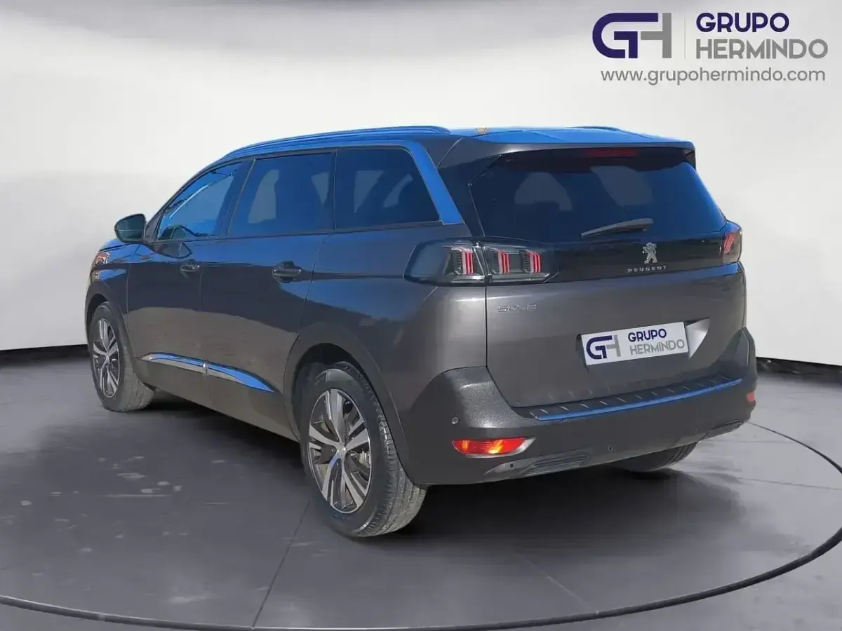 Usado Peugeot 5008 Allure 130 CV (95 kW) 2021 Blanco Monovolumen