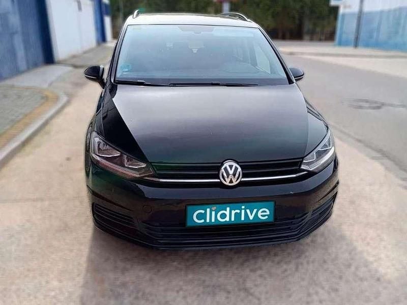 Usado VW Touran Sport 116 CV (85 kW) 2018 Negro Monovolumen