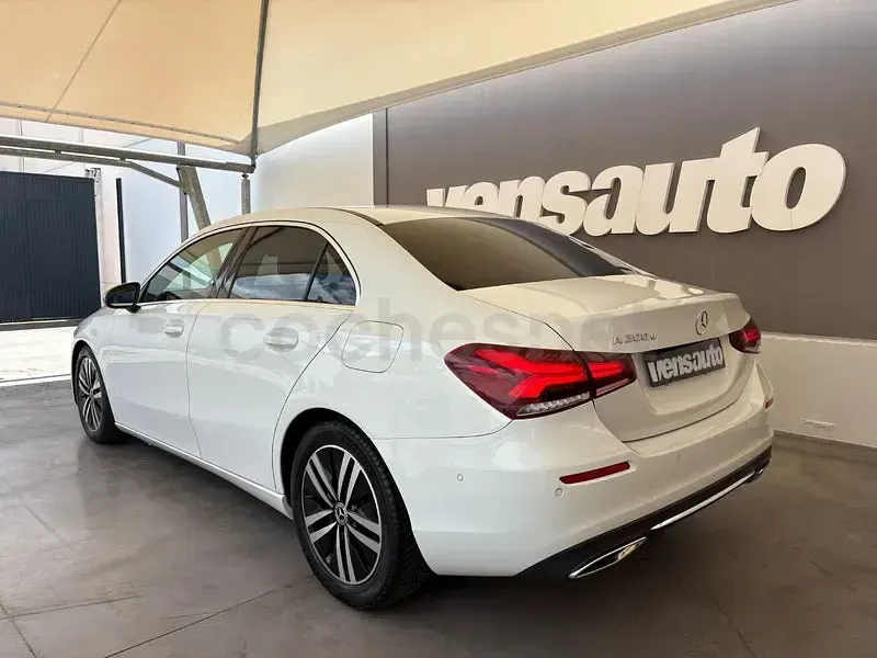 Käytetty Mercedes A200 150 HP (110 kW) 2021 Valkoinen Sedan