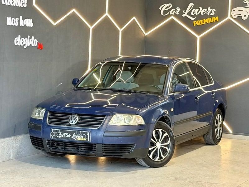 Usado VW Passat Comfortline 100 CV (73 kW) 2001 Azul Berlina