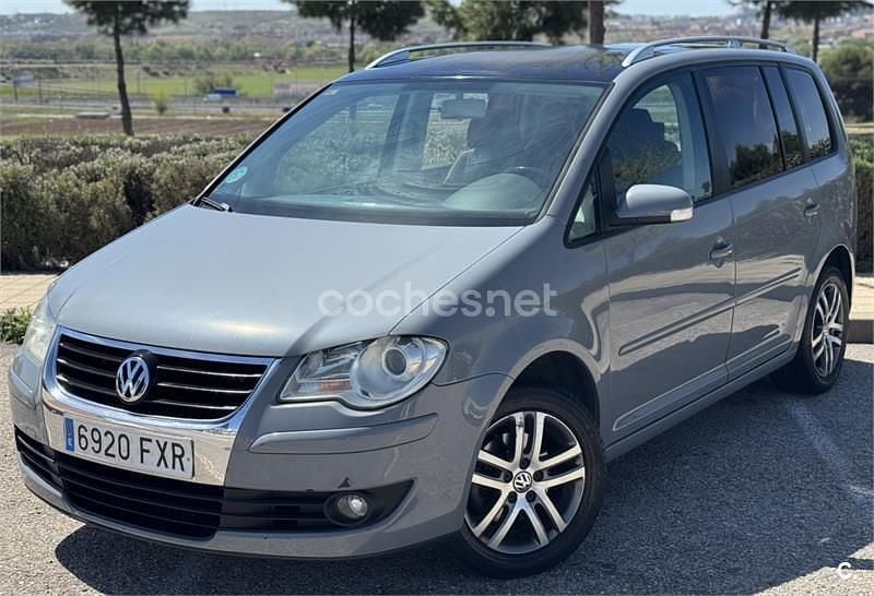 Usado VW Touran Highline 140 CV (102 kW) 2007 Gris / plata Monovolumen
