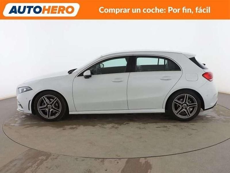 Usado Mercedes A180 AMG line 136 CV (100 kW) 2021 Blanco Berlina