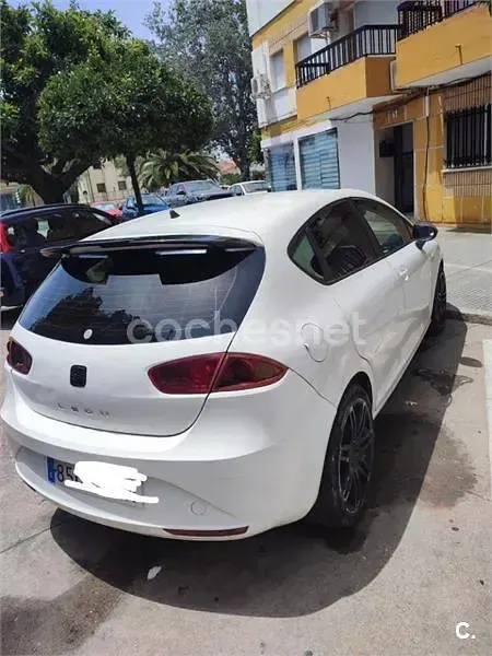 Usado Seat Leon Reference 105 CV (77 kW) 2010 Blanco Utilitario