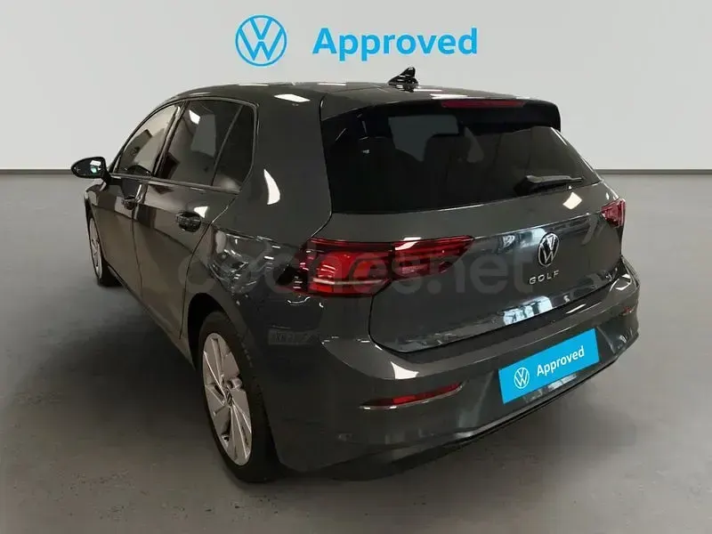 Usado VW Golf VIII 115 CV (84 kW) 2025 Gris / plata Berlina