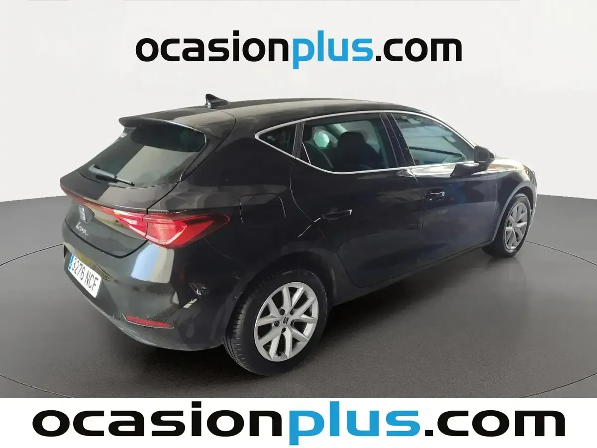 Usado Seat Leon Style 116 CV (85 kW) 2025 Negro Berlina
