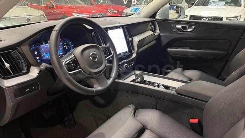Usado Volvo XC60 Plus 350 CV (257 kW) 2024 Gris / plata SUV