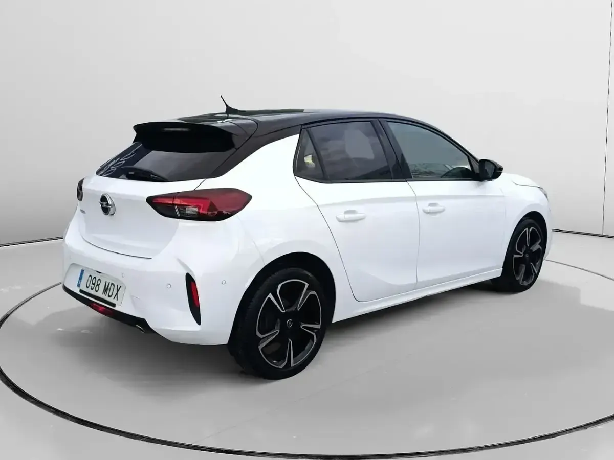 Usado Opel Corsa GS Line 101 CV (74 kW) 2023 Blanco Utilitario