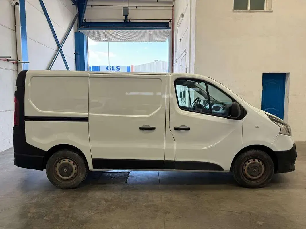 Usado Renault Trafic 120 CV (88 kW) 2019 Blanco Monovolumen