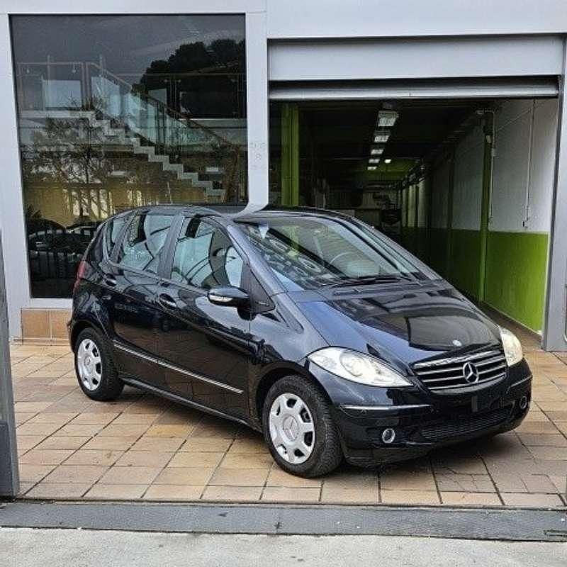 Usado Mercedes A180 109 CV (80 kW) 2008 Negro Utilitario
