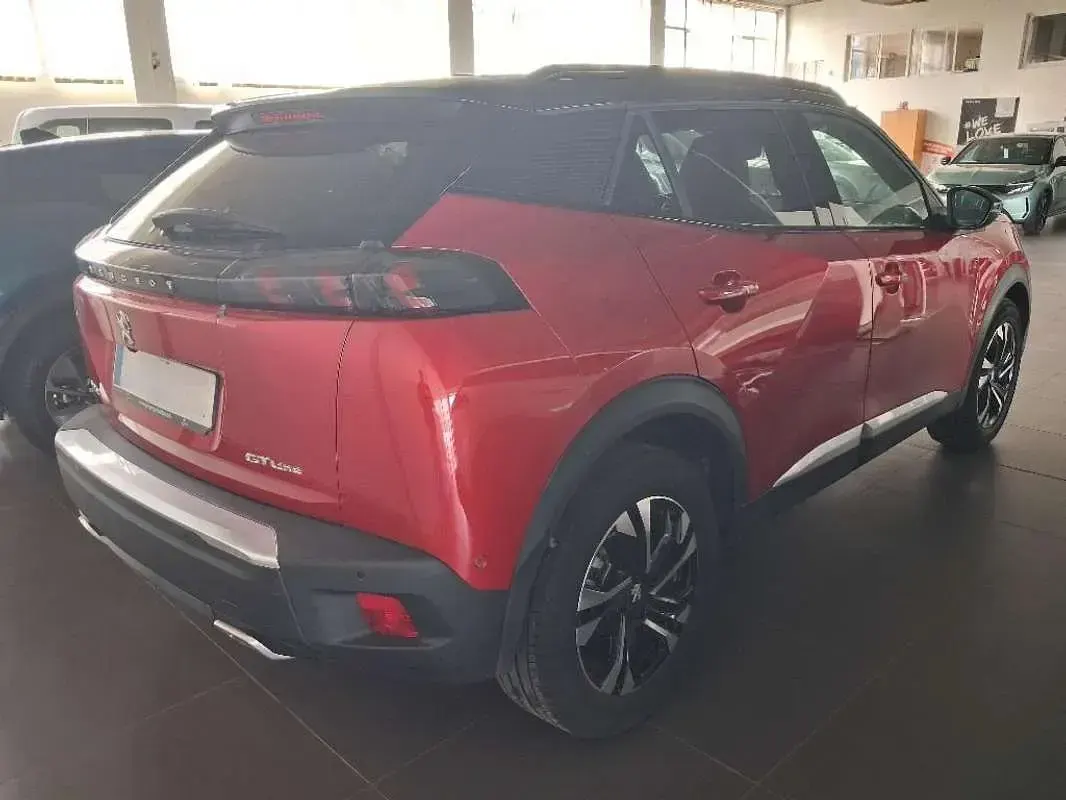 Usado Peugeot 2008 GT-line 131 CV (96 kW) 2020 Rojo SUV