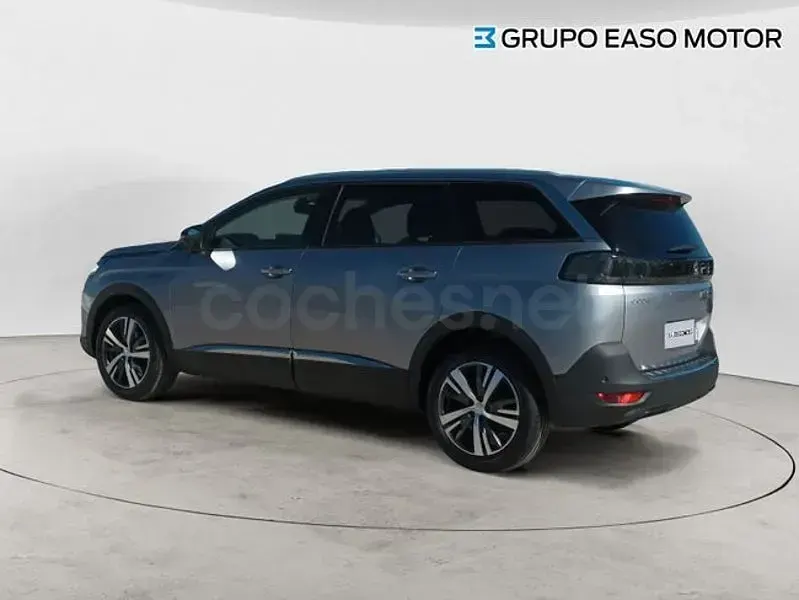 Usado Peugeot 5008 Allure 130 CV (95 kW) 2021 Gris / plata SUV