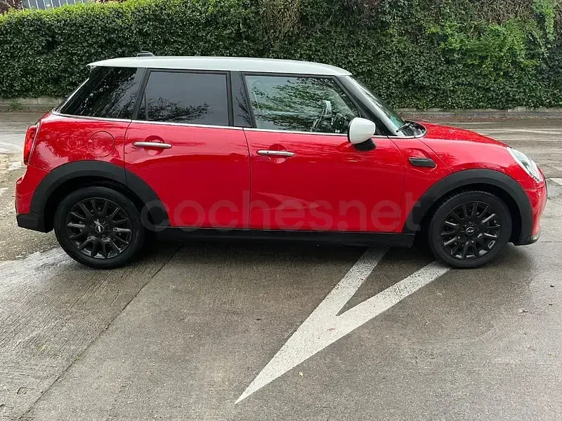 Begagnad Mini Cooper 136 HK (100 kW) 2022 Röd Halvkombi