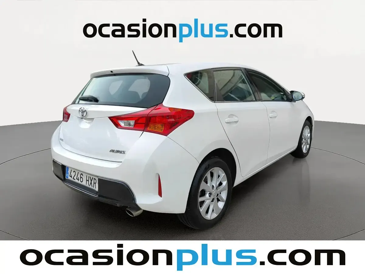 Usado Toyota Auris Active 132 CV (97 kW) 2014 Blanco Utilitario