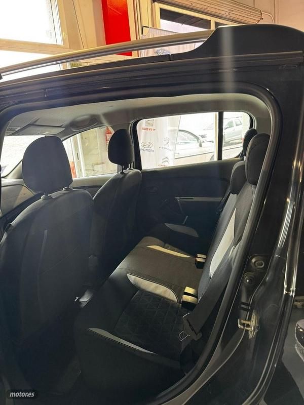 Usado Dacia Sandero Stepway 90 CV (66 kW) 2015 Negro SUV