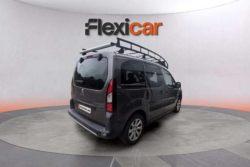 Usado Peugeot Partner Tepee Active 100 CV (73 kW) 2016 Gris Monovolumen