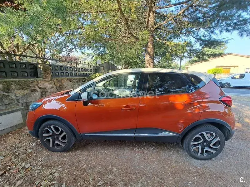Usado Renault Captur Zen 120 CV (88 kW) 2015 Naranja SUV