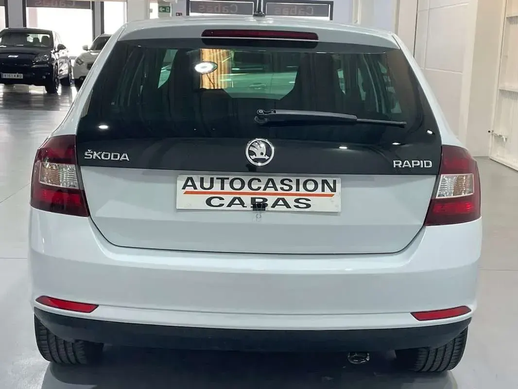 Usado Skoda Rapid Ambition 90 CV (66 kW) 2017 Blanco Utilitario