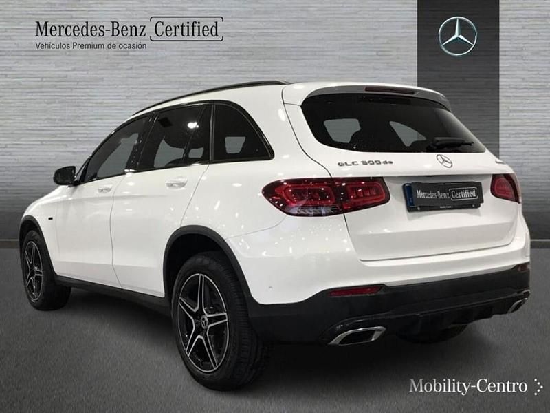 Usado Mercedes GLC300 AMG line 194 CV (142 kW) 2021 Blanco polar  pintura unicolor