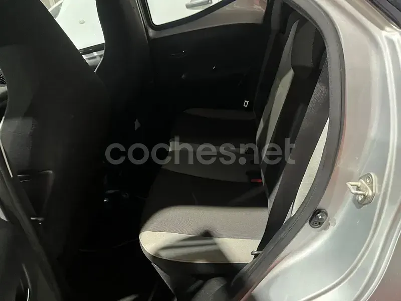 Usado Toyota Aygo X-play 72 CV (52 kW) 2018 Gris / plata Utilitario