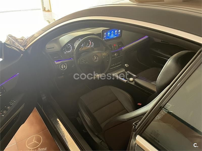 Usado Mercedes E220 Elegance 170 CV (125 kW) 2010 Negro Coupe