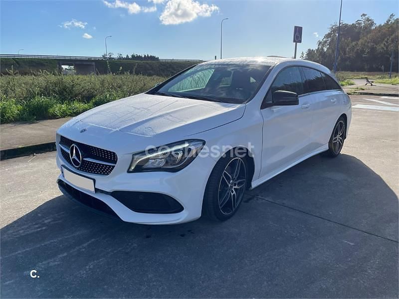 Usado Mercedes CLA220 Shooting Brake 177 CV (130 kW) 2018 Blanco Familiar