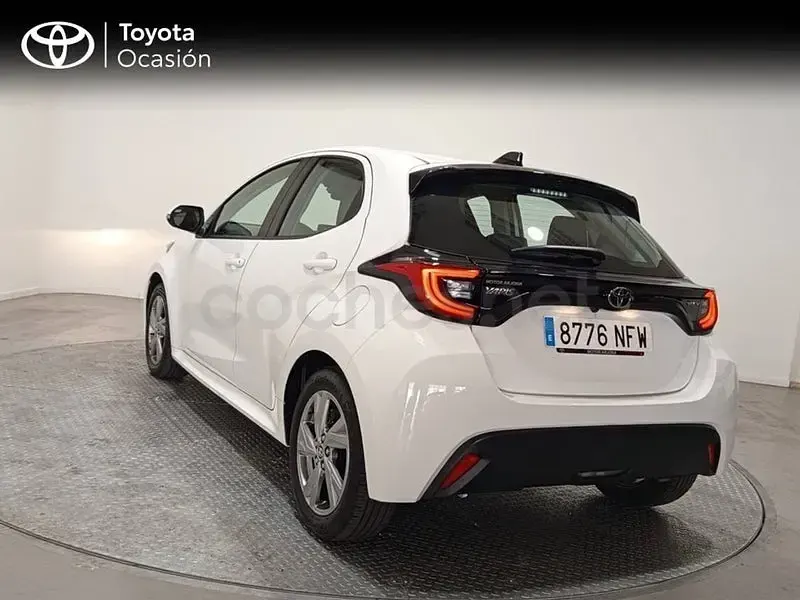 Usado Toyota Yaris Hybrid Active 116 CV (85 kW) 2025 Blanco Berlina
