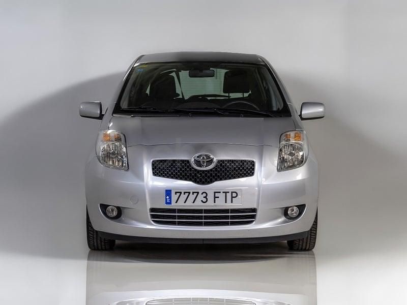 Używany Toyota Yaris Sol 87 KM (63 kW) 2007 Szary Hatchback