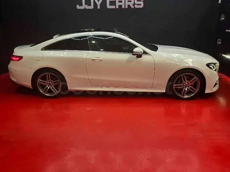 Usado Mercedes E220 194 CV (142 kW) 2021 Blanco Coupe