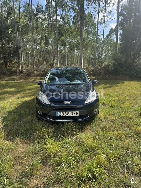Negro Usado 2010 Ford Fiesta Titanium Utilitario | 3800 € (Precio justo) - Imagen 1/4