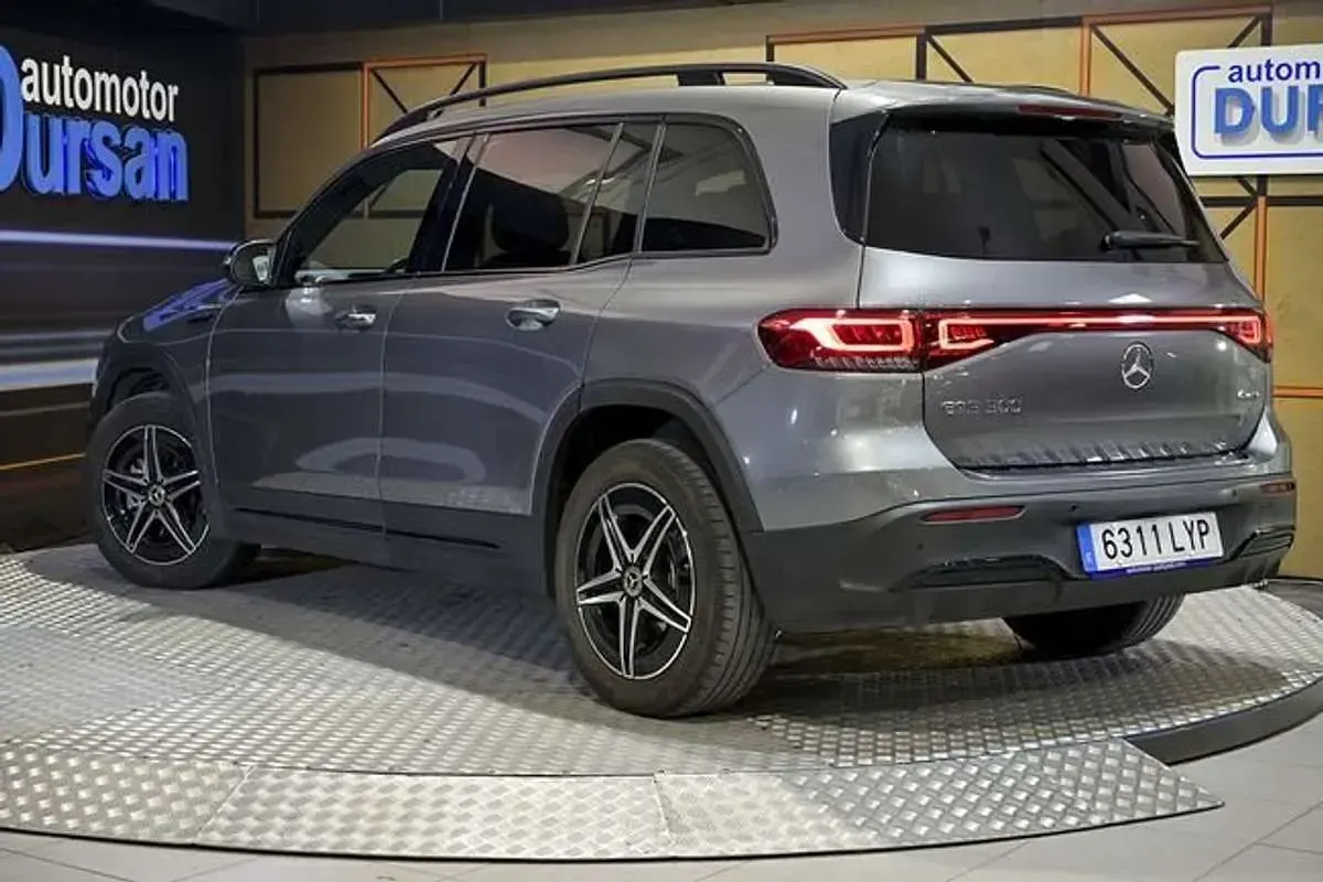 Usado Mercedes EQB300 169 kW (231 CV) 2022 Gris SUV