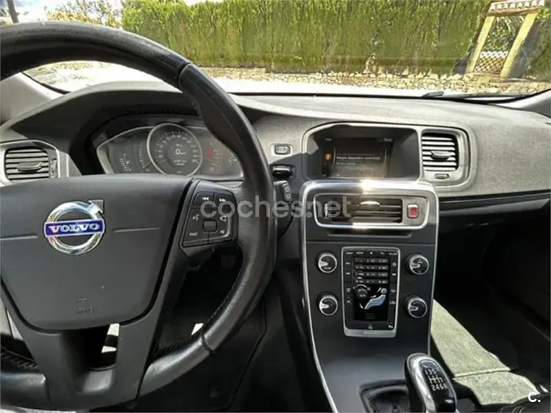 Usado Volvo V60 Summum 181 CV (133 kW) 2016 Negro Familiar