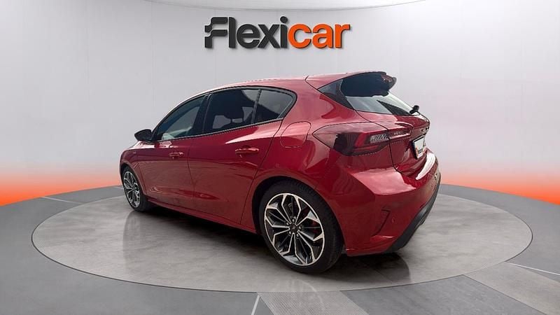 Usado Ford Focus ST-Line 125 CV (91 kW) 2023 Burdeos Utilitario