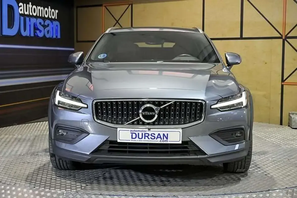 Usado Volvo V60 CC Pro 199 CV (146 kW) 2021 Gris Familiar