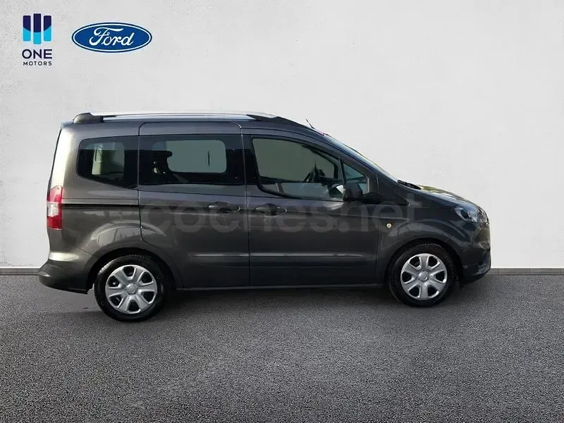 Usado Ford Tourneo Courier Ambiente 100 CV (73 kW) 2019 Gris / plata Monovolumen