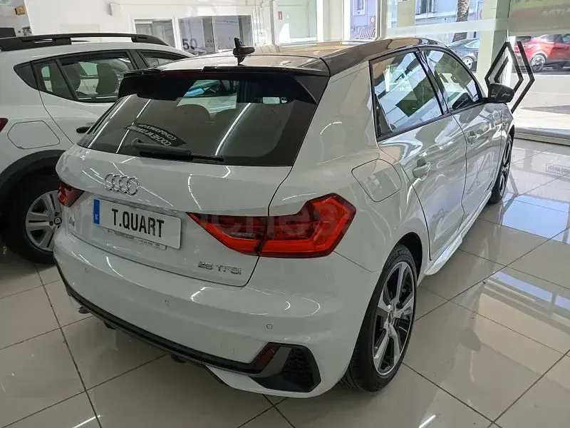 Usado Audi A1 Sportback Ambiente 95 CV (69 kW) 2022 Blanco Utilitario