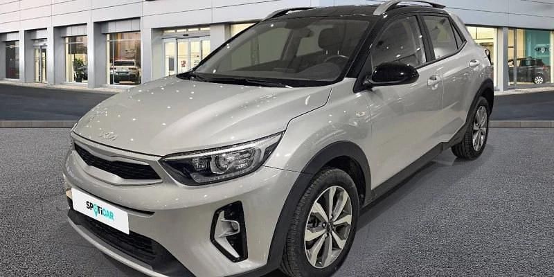 Usado Kia Stonic 84 HP (61 kW) 2023 Cinzento SUV