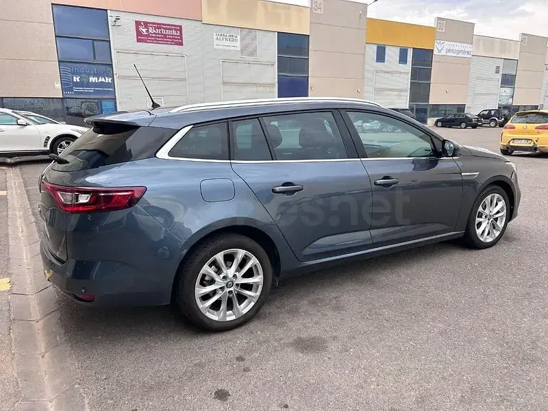 Usado Renault Mégane GrandTour Zen 115 CV (84 kW) 2020 Azul Familiar